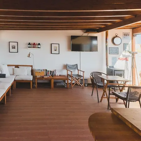 Uptown Couette-café